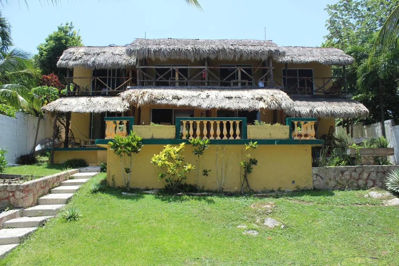 Amigos Hotelito Bacalar Guest house